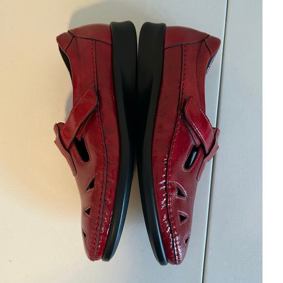 SAS Roamer Women's Size 10 Medium Shiny Red Metallic Leather Strap Comfort Shoes - Picture 6 of 10